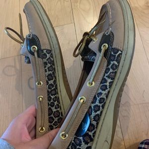 Women’s Leopard Sperry boat shoes!